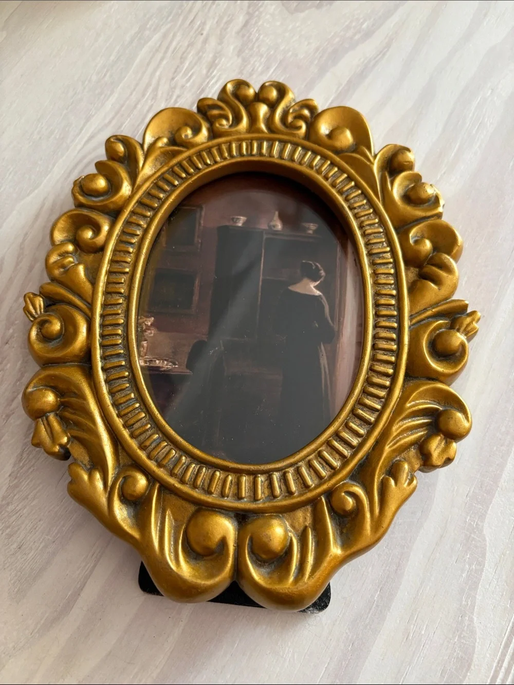 VTG Gold Ornate Oval Resin Picture Frame